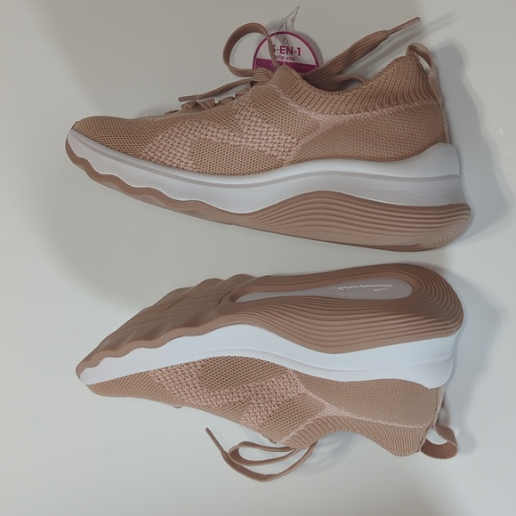 Clarks Cloudsteppers Circuit Tie Pale Peach Sneakers Size 7.5 - Picture 5 of 12